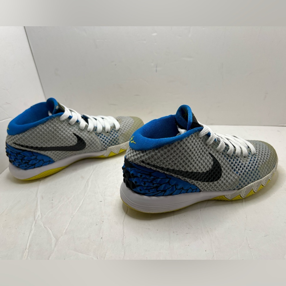 Nike Kyrie 1 Wings Young Eagles GS Size 2y 717220-101